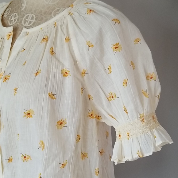 Madewell Smocked Button-Up Top in French Daisies - Picture 5 of 7